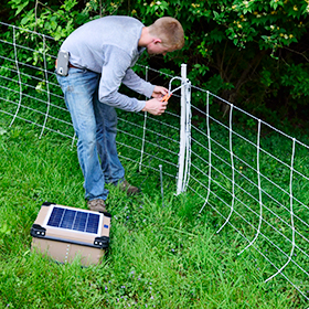 Before leaving the site, make sure the fence is properly energized.